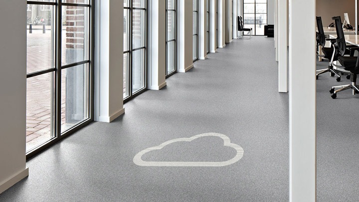 Luminous flooring firmy Philips Lighting łączy się z systemem zarządzania budynkiem dzięki opcji zarządzania w chmurze