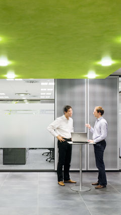Punkty spotkań w biurach Audi w Niemczech w oświetleniu biur firmy Philips  