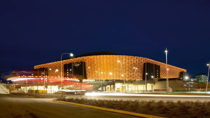 Niesamowita fasada stadionu Friends Arena w Szwecji w oświetleniu Philips