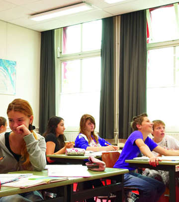 Oświetlenie szkolne marki Philips działające w trybie„Spokój”, szkoła Jan van Brabant College w Holandii