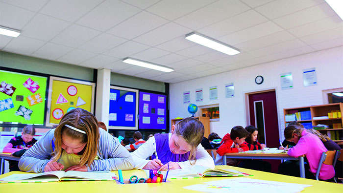Tryb Skupienie tworzy idealną atmosferę sprzyjającą nauce; szkoła podstawowa w Wintelre