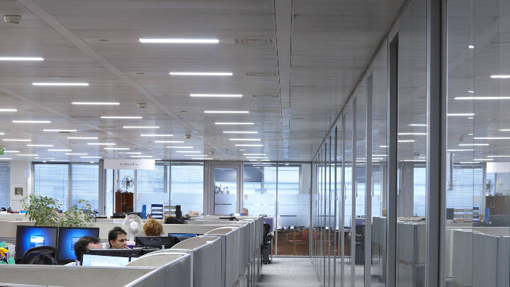 Efektywne oświetlenie otwartych przestrzeni biurowych za pomocą rozwiązań firmy Philips