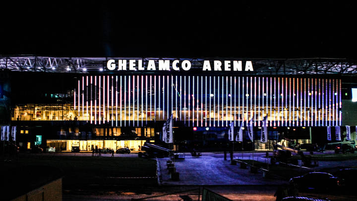  Stadion Ghelamco Arena, w tym jego fasada, ma spektakularne oświetlenie zewnętrzne Philips oraz oświetlenie obiektów sportowych 