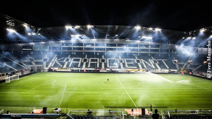  Philips Lighting gwarantuje, że zarówno zawodnicy, jak i kibice mają doskonałą widoczność na stadionie Ghelamco Arena w Belgii