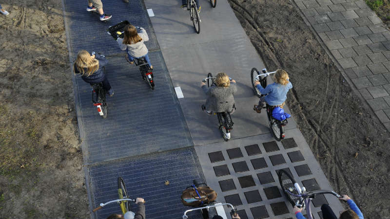 Słoneczna ścieżka rowerowa w Holandii