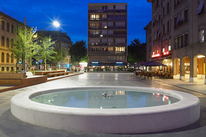 Plac w Genewie w Szwajcarii w przyjemnym oświetleniu miejskim firmy Philips 
