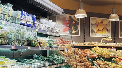 Owoce w oświetleniu marki Philips Lighting do supermarketów prezentują się wyjątkowo soczyście