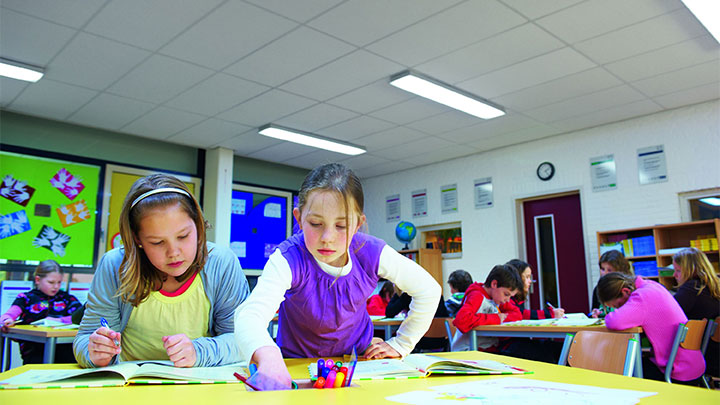 Ustawienie Normalny SchoolVision — oświetlenie inteligentne szkół do codziennych zadań