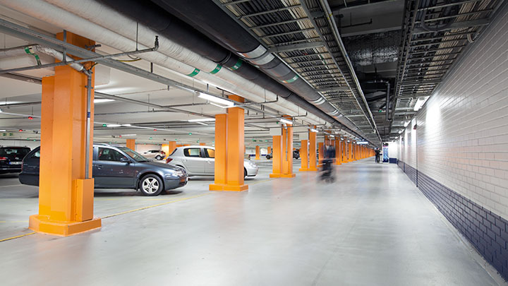 Oświetlenie parkingów GreenParking firmy Philips Lighting umożliwia szybkie uzyskanie zwrotu z inwestycji, oszczędzanie energii i redukcję kosztów.