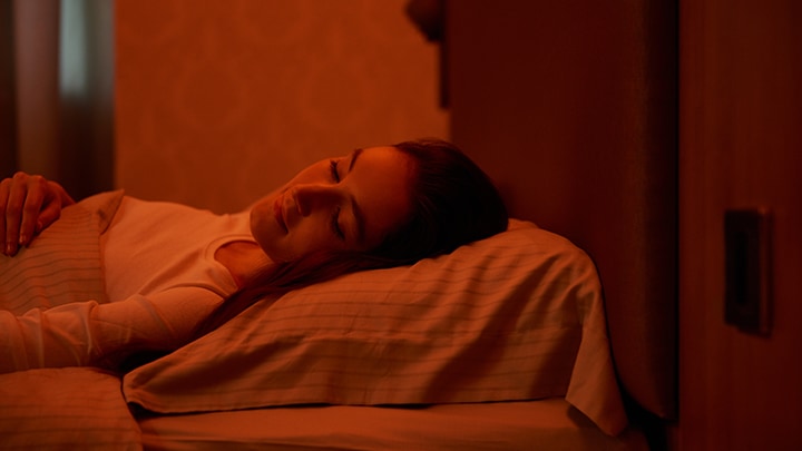 Oświetlenie hotelowe — RoomFlex firmy Philips Lighting zapewnia gościom naturalną pobudkę