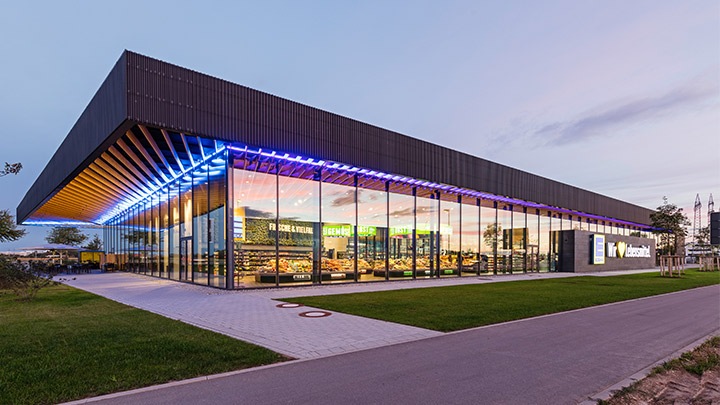 Przyciągaj więcej klientów i zwiększaj sprzedaż za pomocą oświetleniu LED sklepów spożywczych StoreWise firmy Philips Lighting