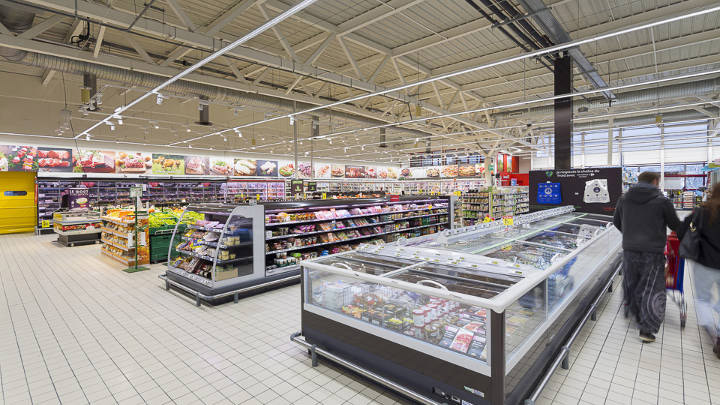 Zaoszczędź do 20% dzięki oświetleniu, które dostosowuje się do natężenia światła dziennego.