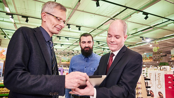 Zaoszczędź nawet do 15%, dostosowując oświetlenie do godzin otwarcia sklepu.