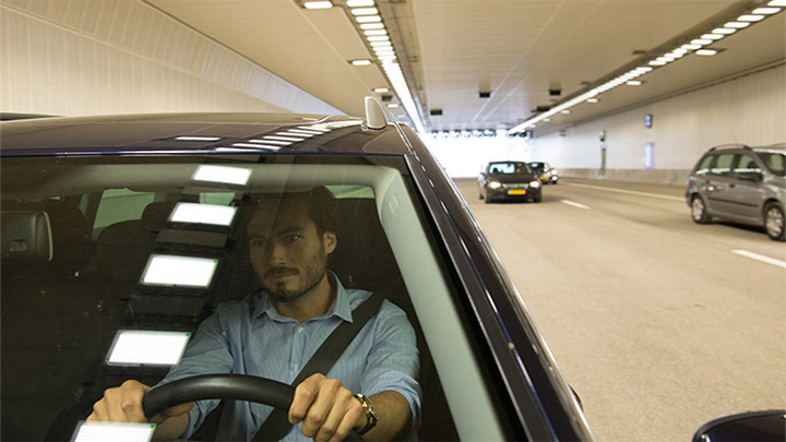 Dbaj o bezpieczeństwo kierowców przejeżdżających przez tunel przy użyciu inteligentnego oświetlenia tunelowego