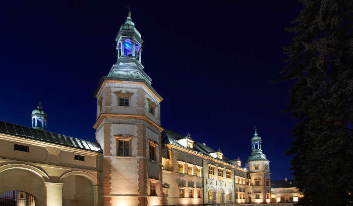 Oświetlenie zewnętrzne - iluminacja Pałacu Biskupów Krakowskich
