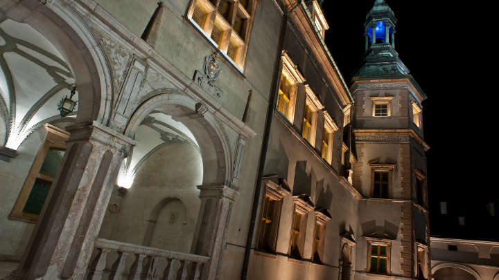 Harmonijna iluminacja Pałacu Biskupów Krakowskich wykonana z pomocą Philips LED zapewniła odpowiednią widoczność i prestiż zabytkowemu Pałacowi Biskupów Krakowskich