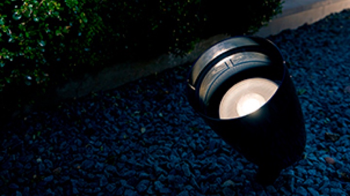 Reflektor Philips LED oświetlający ogród