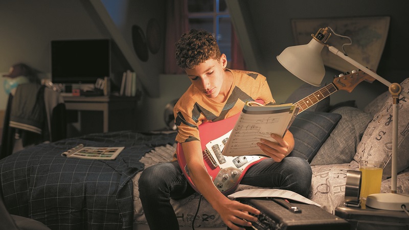 lampka w pokoju nastolatka