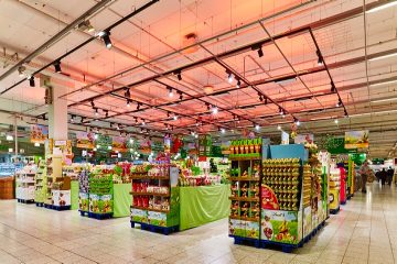 Zarządzanie scenami świetlnymi Interact Retail